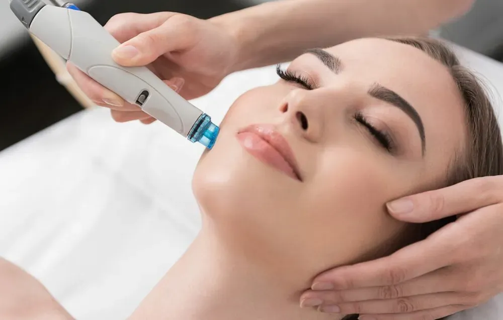 Client receiving a HydraFacial